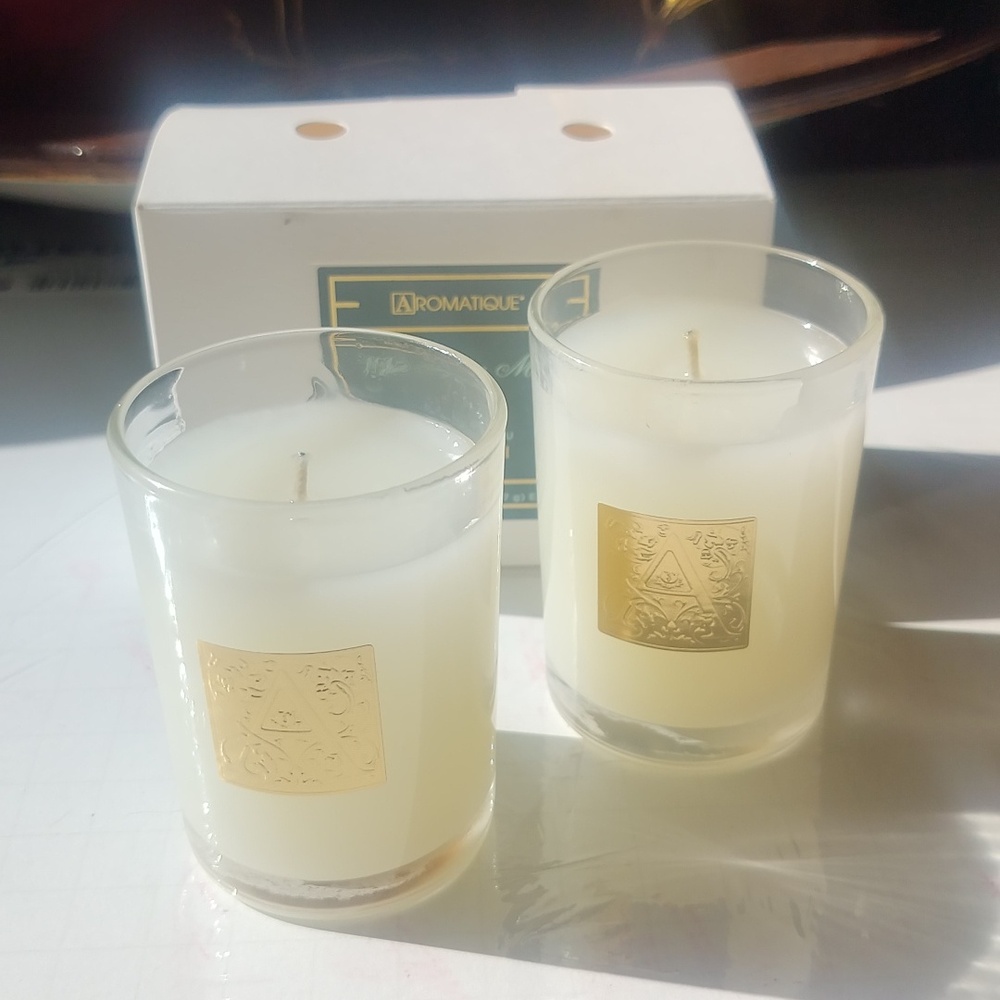 Aromatique White Teak And Moss Thinking Of You Two Candles 2.7 Oz Each